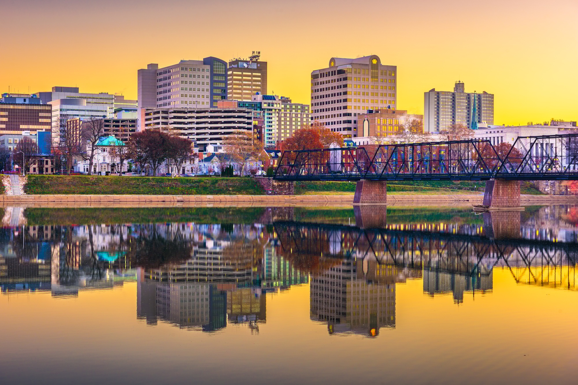 Harrisburg, Pennsylvania, USA skyline on the Susquehanna River